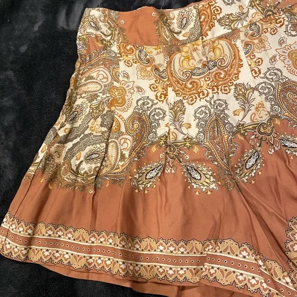 Beautiful Printed short skirt brown and beige- SIZE XS - Picture 4 of 5